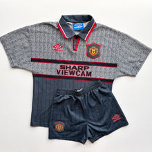 Load image into Gallery viewer, 1995/96 Manchester United full kit (Age 8/10)