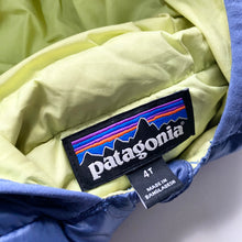 Load image into Gallery viewer, Patagonia puffa coat (Age 4)
