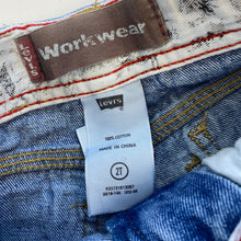 Load image into Gallery viewer, Levi’s carpenter shorts (Age 2)
