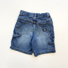 Load image into Gallery viewer, Gap carpenter shorts (Age 7)
