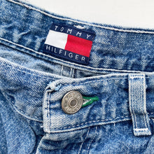 Load image into Gallery viewer, 90s Tommy Hilfiger cargo shorts (Age 12)

