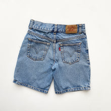 Load image into Gallery viewer, 90s Levi’s 569 shorts (Age 7)

