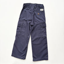 Load image into Gallery viewer, OshKosh cargo trousers (Age 5)
