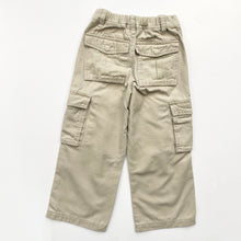 Load image into Gallery viewer, OshKosh cargo trousers (Age 6)
