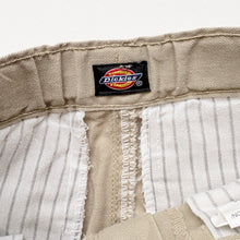 Load image into Gallery viewer, Dickies trousers (Age 6)
