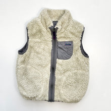 Load image into Gallery viewer, Sherpa gilet fleece (Age 6/7)
