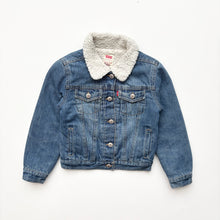 Load image into Gallery viewer, Levi’s sherpa lined denim jacket (Age 6/7) )

