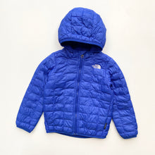 Load image into Gallery viewer, The North Face puffa coat (Age 4)
