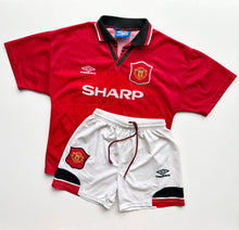 Load image into Gallery viewer, 1994/95 Manchester United kit (Age 7/8)
