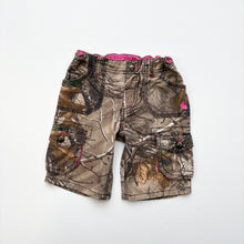 Load image into Gallery viewer, Carhartt shorts (Age 6)
