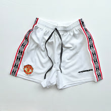 Load image into Gallery viewer, 1998/99 Manchester United kit (Age 10/12)

