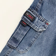 Load image into Gallery viewer, Wrangler cargo jeans (Age 7)
