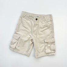 Load image into Gallery viewer, OshKosh cargo shorts (Age 7)
