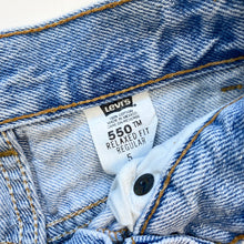 Load image into Gallery viewer, 90s Levi’s 550 shorts (Age 5)
