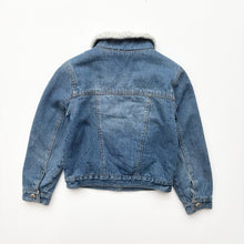 Load image into Gallery viewer, Levi’s sherpa lined denim jacket (Age 6/7) )
