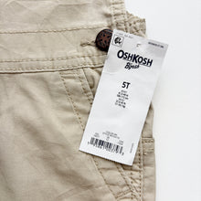 Load image into Gallery viewer, BNWT OshKosh dungaree shortalls (Age 5)
