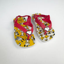 Load image into Gallery viewer, Snoopy Havaianas Flip Flops (Size 1/2)
