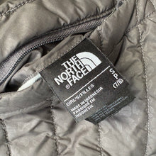 Load image into Gallery viewer, The North Face reversible coat (Age 7/8)

