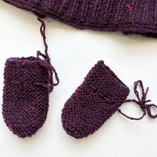 Load image into Gallery viewer, Vintage Hand Knitted Set (Age 3/6m)
