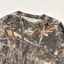 Load image into Gallery viewer, Camo long sleeve t-shirt (Age 6/7)
