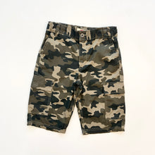 Load image into Gallery viewer, Levi’s camo shorts (Age 8)
