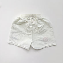 Load image into Gallery viewer, 00s Umbro Manchester United shorts (Age 2/3)
