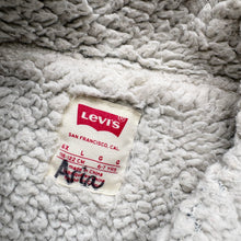 Load image into Gallery viewer, Levi’s sherpa lined denim jacket (Age 6/7) )

