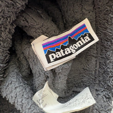 Load image into Gallery viewer, Patagonia sherpa fleece (Age 12/18m)
