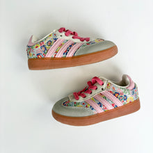 Load image into Gallery viewer, Adidas Samba Trainers (Size 6)
