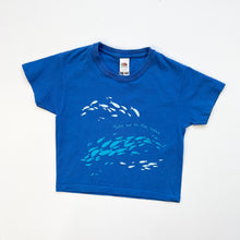Load image into Gallery viewer, Fish print t-shirt (Age 3/4)
