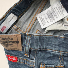 Load image into Gallery viewer, Wrangler jeans (Age 5)
