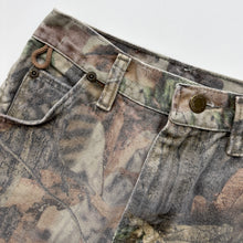 Load image into Gallery viewer, Wrangler Camo jeans (Age 6/7)
