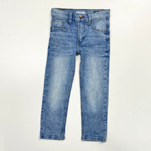 Load image into Gallery viewer, Wrangler jeans (Age 5)
