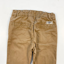 Load image into Gallery viewer, OshKosh trousers (Age 6)
