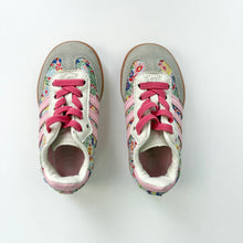 Load image into Gallery viewer, Adidas Samba Trainers (Size 6)
