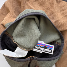 Load image into Gallery viewer, Patagonia fleece (Age 3)
