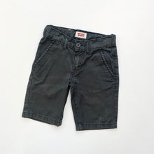 Load image into Gallery viewer, Levi’s cargo shorts (Age 4/5)
