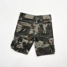 Load image into Gallery viewer, Wrangler cargo shorts (Age 7)
