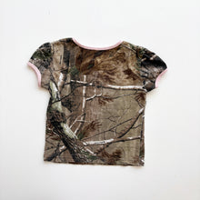 Load image into Gallery viewer, Camo t-shirt (Age 6)
