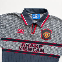 Load image into Gallery viewer, 1995/96 Manchester United full kit (Age 8/10)
