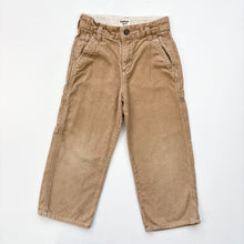 Load image into Gallery viewer, OshKosh corduroy trousers (Age 6)
