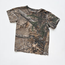 Load image into Gallery viewer, Camo t-shirt (Age 5/6)
