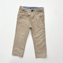 Load image into Gallery viewer, OshKosh trousers (Age 3)
