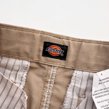 Load image into Gallery viewer, Dickies trousers (Age 6)
