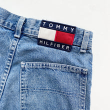 Load image into Gallery viewer, 90s Tommy Hilfiger cargo shorts (Age 12)
