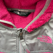 Load image into Gallery viewer, The North Face fleece (Age 5)
