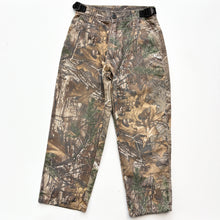 Load image into Gallery viewer, Camo trousers (Age 6/7)
