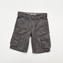 Load image into Gallery viewer, Levi’s cargo shorts (Age 5/6)
