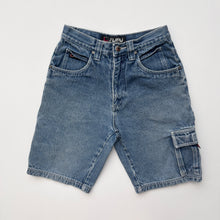 Load image into Gallery viewer, 90s Fubu denim shorts (Age 8)
