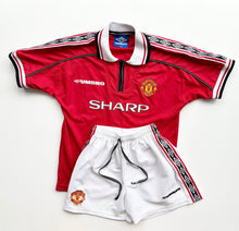 Load image into Gallery viewer, 1998/99 Manchester United kit (Age 10/12)
